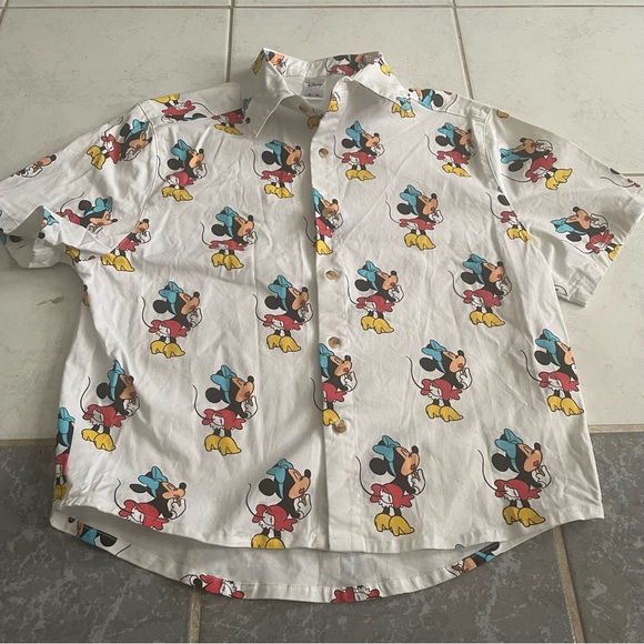 Cakeworthy short sleeve Minnie Mouse button down - Picture 6 of 6